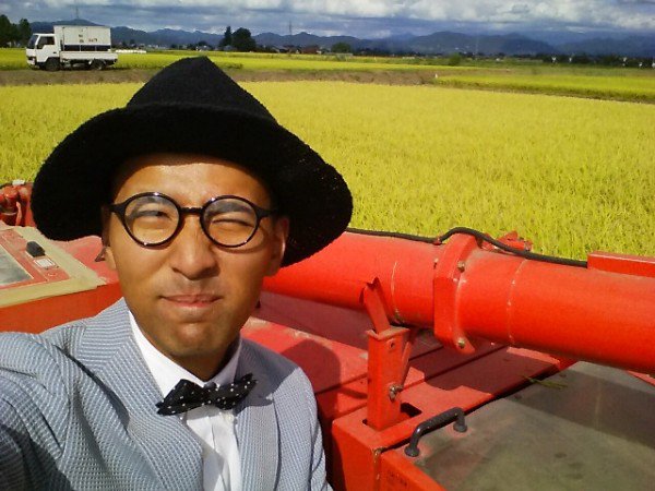 Chàng nông dân Nhật ăn mặc &#34;đẹp nhất quả đất&#34; - 2