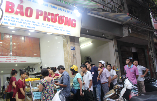 Tình hình kinh doanh của Bảo Phương cũng khá ảm đạm khi không còn cảnh hàng dài người xếp hàng đợi mua bánh như những năm trước (ảnh Hà Thanh)